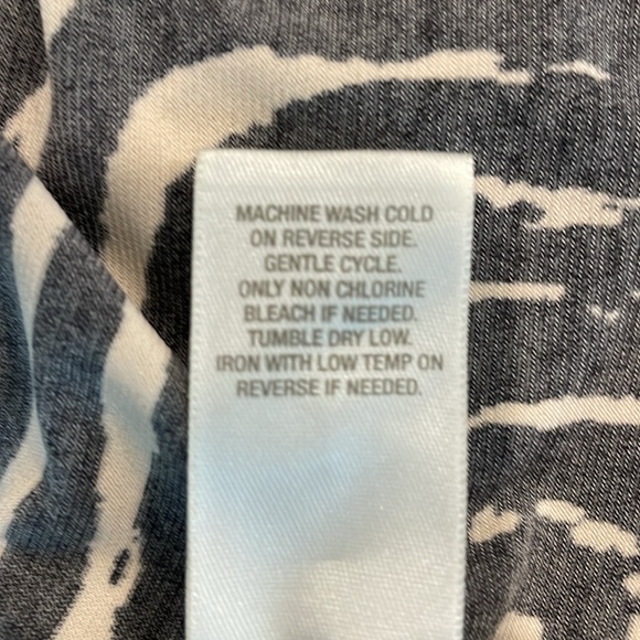 Dressbarn tee shirt style wrap dress in the mod swirl print you will love! Sz 16 - Picture 10 of 12